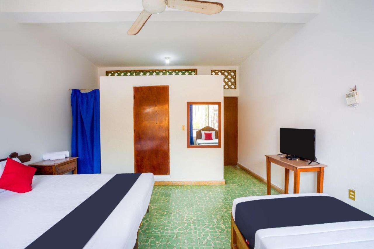Hotel Adelita 지와타네호 외부 사진