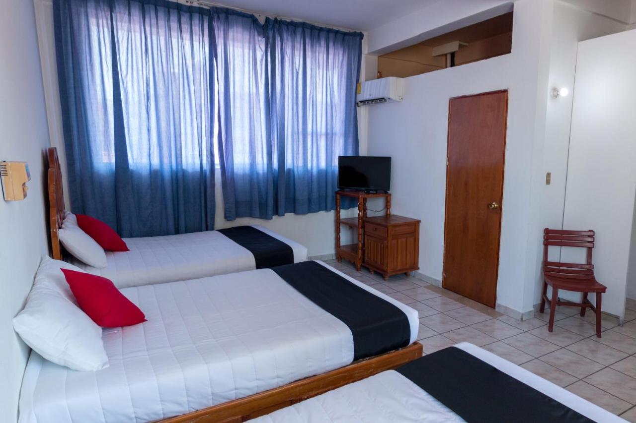 Hotel Adelita 지와타네호 외부 사진