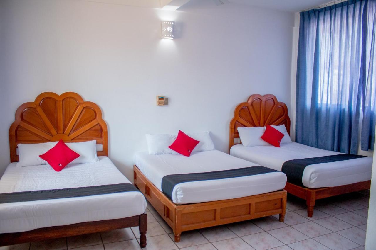 Hotel Adelita 지와타네호 외부 사진