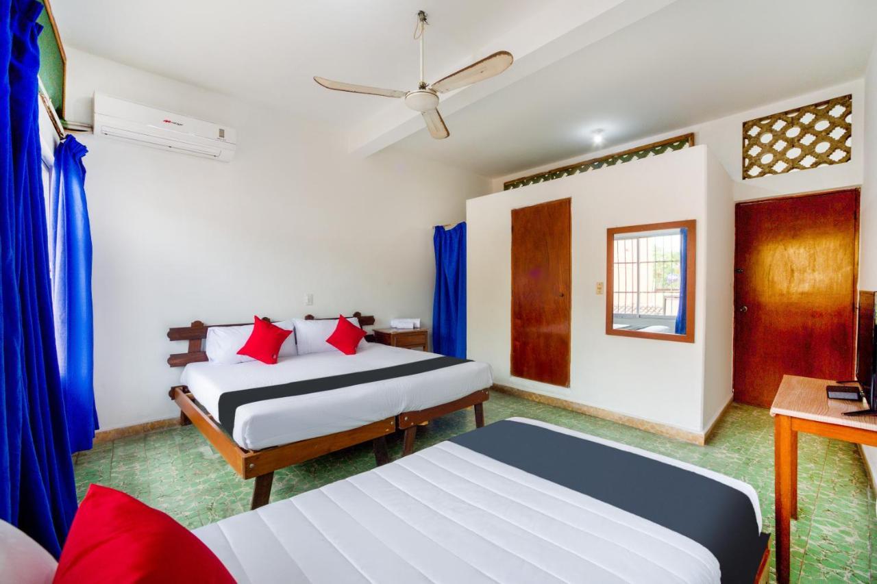 Hotel Adelita 지와타네호 외부 사진